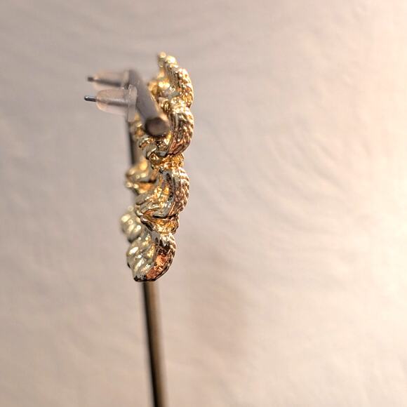 Vintage Textured Panther Link Articulated Gold Tone Pierced Earrings - Picture 3 of 6